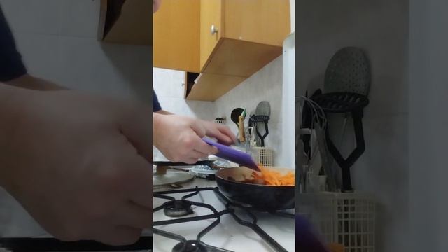 как быстро приготовить ужин.Тушеная капуста со свининой #быстроивкусно #respect #shorts #food смотреть онлайн