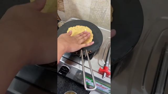 Gajar muli makki ke aate ka naya nashta| makki ki roti|Nashta recipe |New nashta ideas #shorts смотреть онлайн