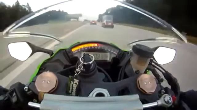 нереально обгон спортбайка в потоке 300 км/ч смотреть онлайн