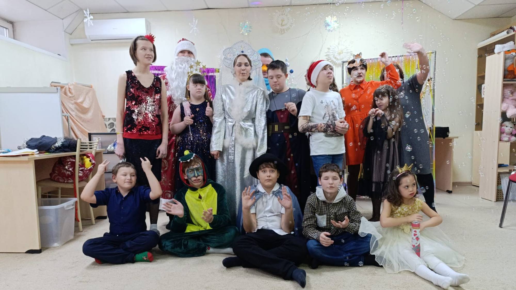 Самые искренние новогодние пожелания самых добрых детей в центре "Особый ракурс" смотреть онлайн