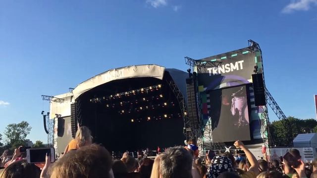 Lewis capaldi TRNSMT 2019 (acting like Freddie Mercury) смотреть онлайн