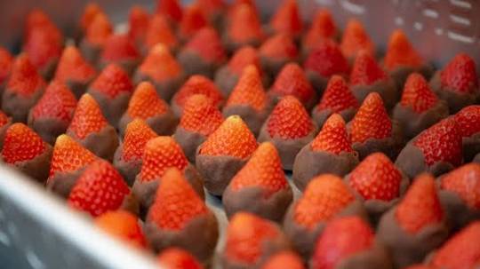 Сладости: Йосу, клубничный моти, оригинальный «Сонок»💥Десертный ресторан Ёсу, корейская еда смотреть онлайн