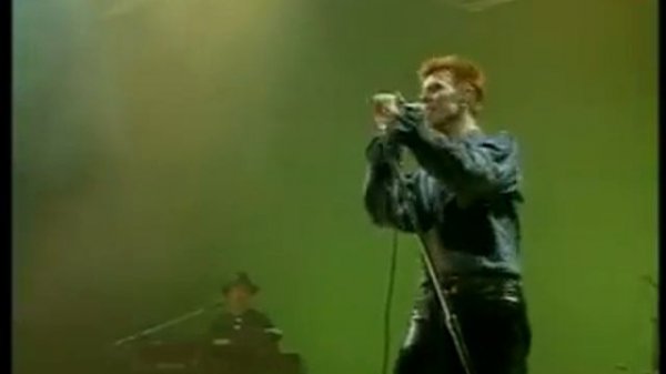 David Bowie - live in Moscow - 1996 (track 8 - "Heroes")