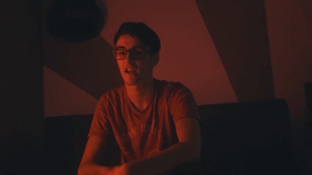 Gade feat. Young Kai - SóShow (Official Music Video) смотреть онлайн