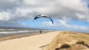 Известная мелодия - А на том берегу - незабудки цветут . И завораживающие парапл