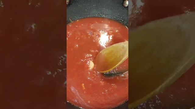 Zucchine al pomodoro in padella. Pan-cooked zucchini in tomato sauce. смотреть онлайн
