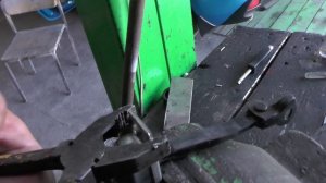 ремонтируем ограничители двери мазда 3 BL