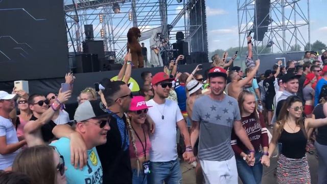 Нейромонах на фестивале электронной музыки Alfa Future People 2018 смотреть онлайн