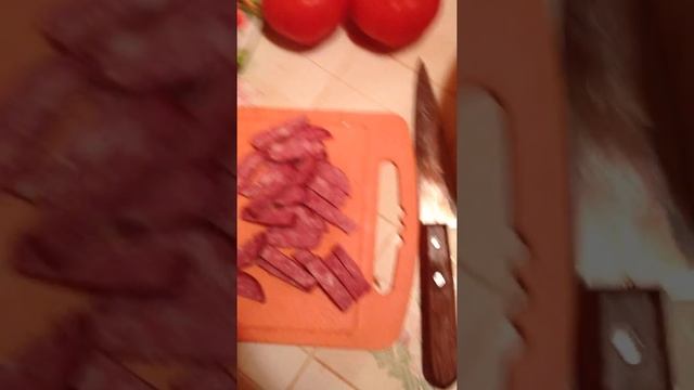 Салат цезарь очень большими кусками, по заказу папы) ( часть 1) смотреть онлайн