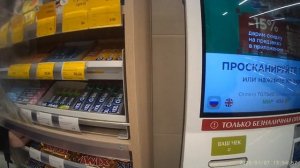В магазин Магнолия за хлебом.