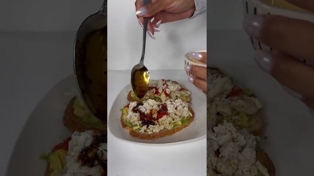 Avocado & Crab Toast #shorts смотреть онлайн