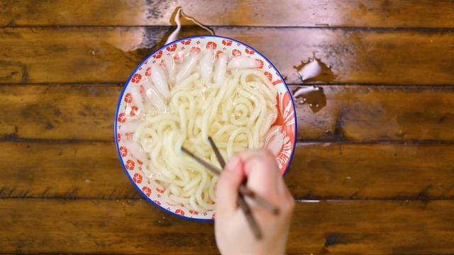 Creamy Uni Udon Inspired By TsuruTonTan | The Most Addicting Udon Recipe смотреть онлайн