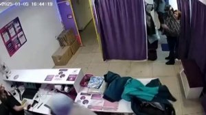 😱 Агрессивная дамочка избила сотрудницу пункта выдачи Вайлберис #ульяновск