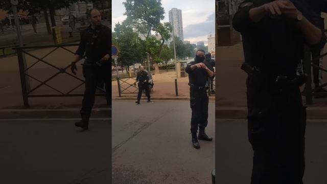Nanterre la police en folie смотреть онлайн