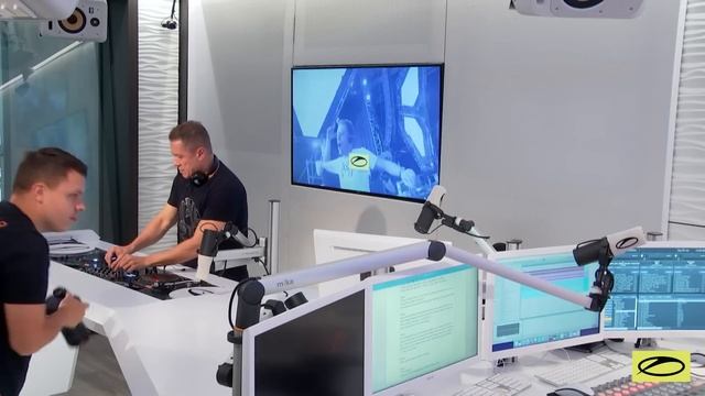 Cosmic Gate - A State Of Trance Episode 1082 Guest Mix смотреть онлайн