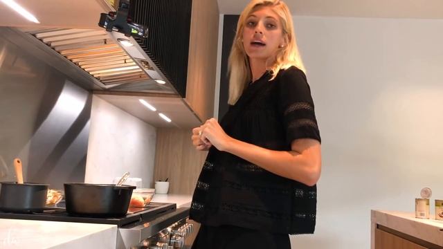 What I Eat in a Day | Dinner Edition | Devon Windsor | Tom Kha Gai Soup смотреть онлайн