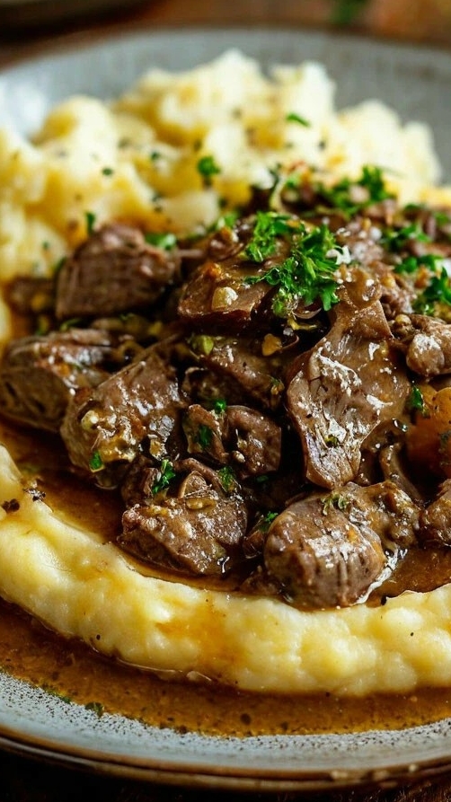 Бефстроганов с картофельным пюре смотреть онлайн