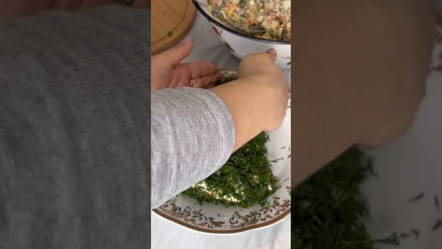 Оформление любого салата ёлкой🎄 #shortvideo смотреть онлайн