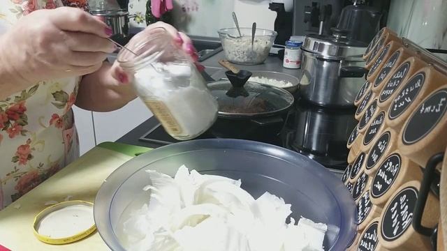 наш вкусный ужин и два вида салата из одного кочана капусты смотреть онлайн