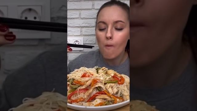 #мукбанг #mukbang #nikolaevfamily #food #еда #фунчозарецепт #фунчоза #фунчозаскурицей смотреть онлайн