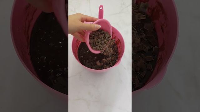 Dark Chocolate Raspberry Brownies #shorts смотреть онлайн