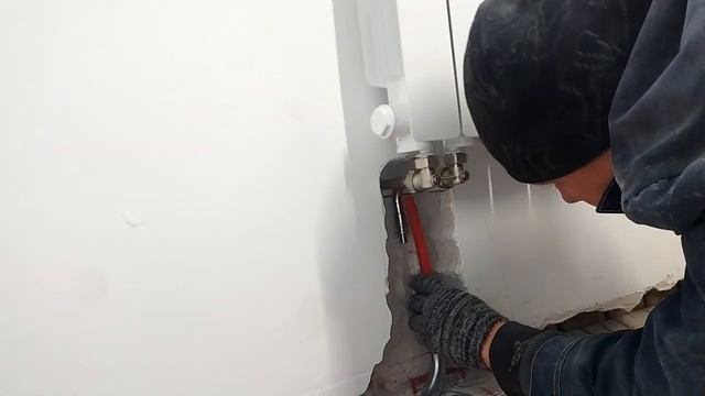 КАК ПОДКЛЮЧИТЬ АЛЮМИНИЕВЫЙ РАДИАТОР СШИТЫМ ПОЛИЭТИЛЕНОМ С НИЖНИМ ПОДКЛЮЧЕНИЕМ. смотреть онлайн