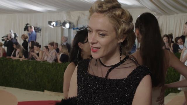 Chloë Sevigny on Ogling Women at the Met Gala and Hating Selfies | Met Gala 2016 смотреть онлайн