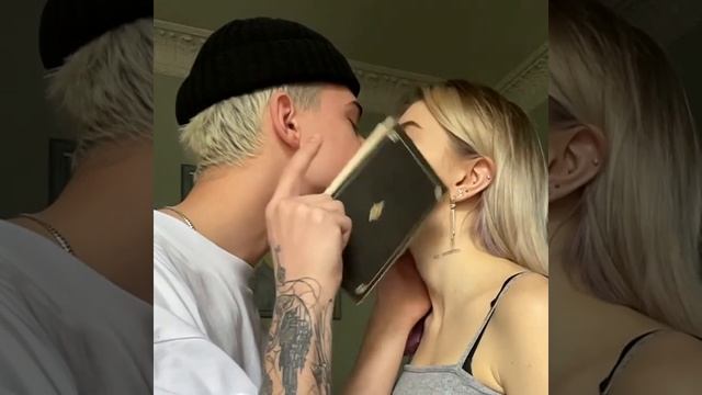 Поцелуй Маруси и Олега 😱 #shorts смотреть онлайн