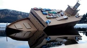 корабль который возит машины тонет