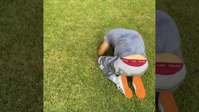 Энрике Иглесиас играет с 2-летними двойняшками во дворе смотреть онлайн