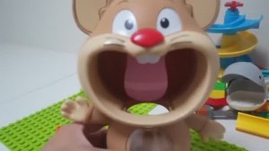 Горка для блоков Большая крыса и большая акула. Шарики. ASMR