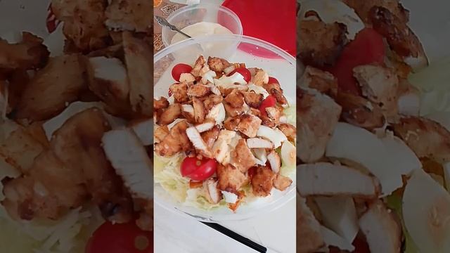 салат Цезарь 👍👍👍Самый вкусный салат Цезарь, который я ел 100%👍👍👍 смотреть онлайн