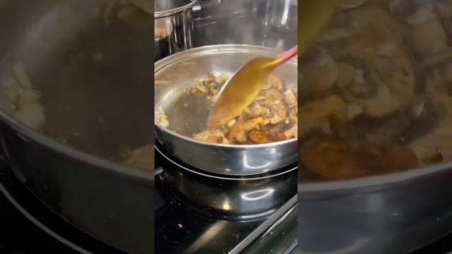 Cream Of Mushroom and Spinach Chicken 🤤 смотреть онлайн