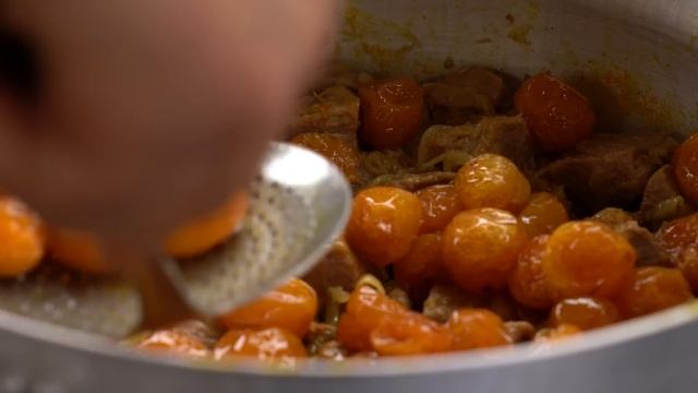 Cooking Traditional Azerbaijani Dry Fruit Pilaf