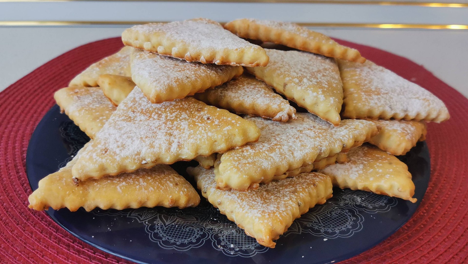Простой рецепт вкусной домашней выпечки в духовке. Готовим дома домашнее печенье к чаю. смотреть онлайн