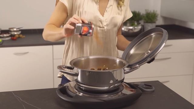 AMC EasyQuick: Bell pepper chicken with gnocchi & spinach смотреть онлайн