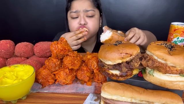 SPICY KOREAN FRIED CHICKEN 🍗 CHEETOS CHEESE BALLS 🔥 GRILL CHICKEN BURGERS AND HOT DOGS 🌭 EATING смотреть онлайн