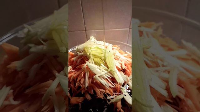 ДЕРЖИСЬ МАТЬ! СКОРО ЛЕТО! смотреть онлайн