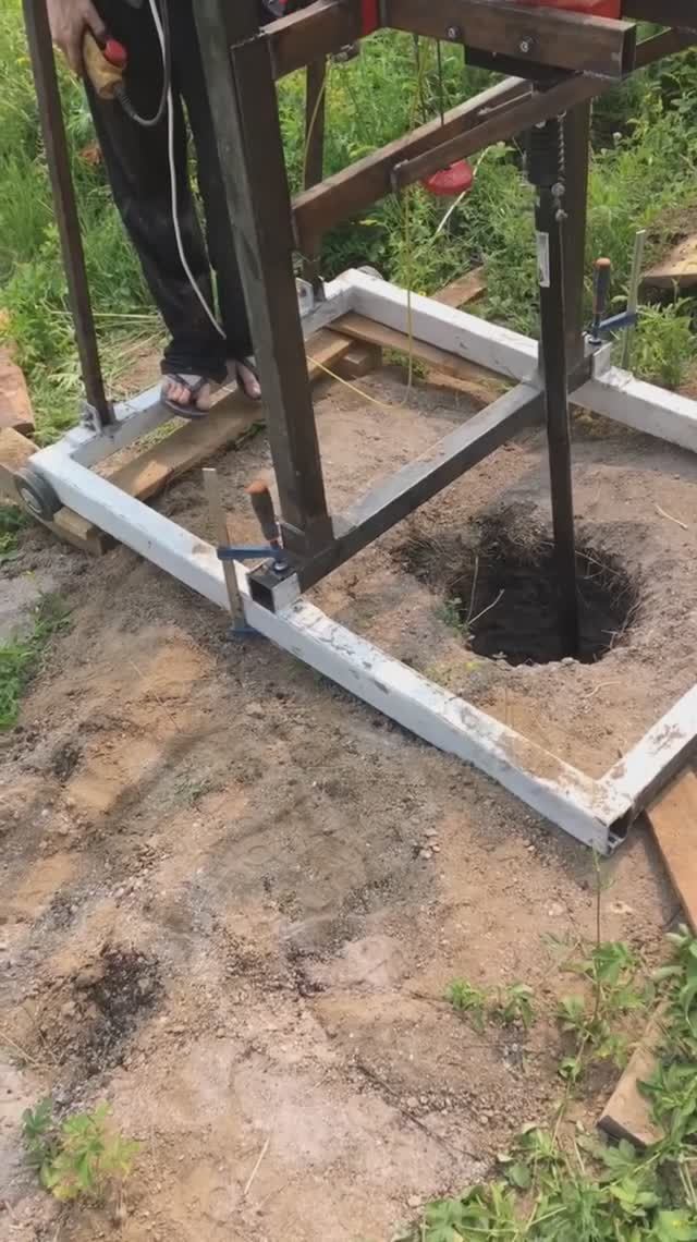 Изготовил самодельную буровую установку и пробурил водяную скважину👍💪 смотреть онлайн