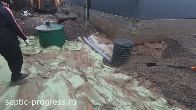 Устройство дренажа, осушение территории, установка смотровых колодцев.