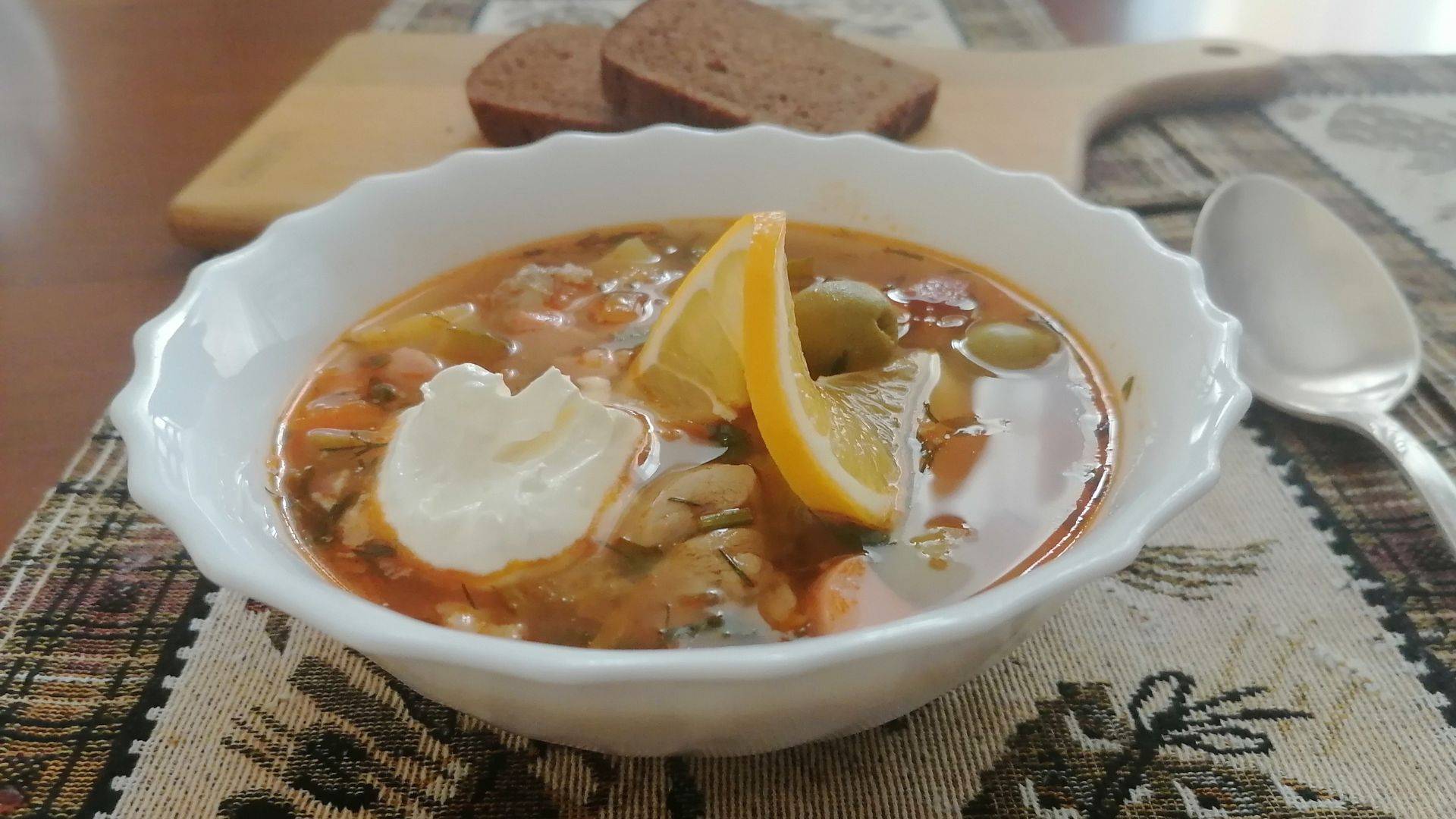 Супы рецепты. Классическая сборная мясная солянка. смотреть онлайн