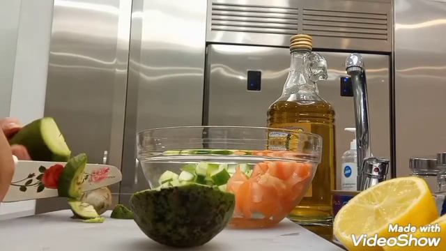 Tuna &Avocado Salad +Cucumber and Tomato (healthy & easy recipe) смотреть онлайн
