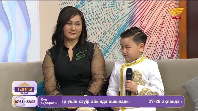 700 адамды өнерімен тік тұрғызған жас өнерпаз смотреть онлайн