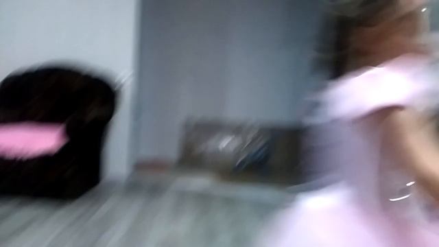 Пупсики ТВ Пупсики Как Лера развлекает свою Сестру Ничку))) Игры дома Смешное видео Дети Малыши смотреть онлайн