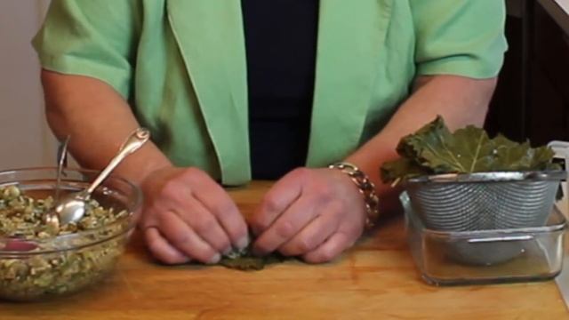 Dolmades - Stuffed Grape Leaves, Vegetarian Style! смотреть онлайн