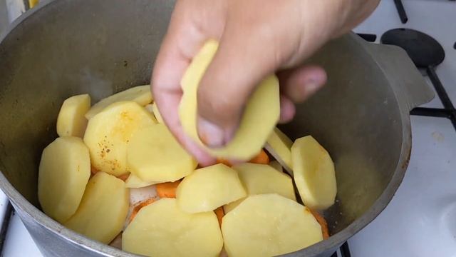 На этот аромат сбежалась вся семья. Пальчики оближешь смотреть онлайн