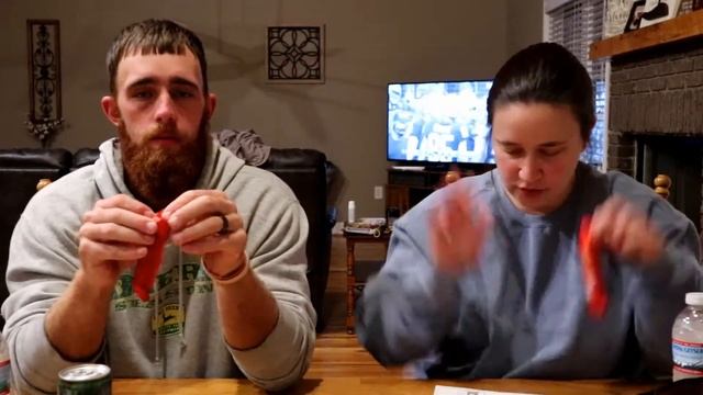 Southerners Try Russian Snacks смотреть онлайн