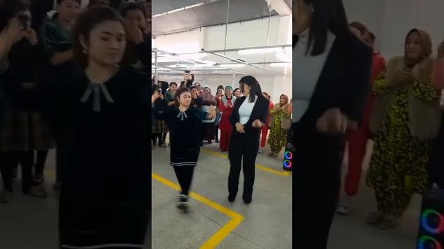 Танцуют девчонки смотреть онлайн