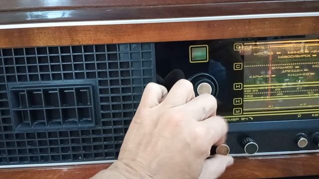 Радиола СССР "Урал-114", первое включение за 40 лет. смотреть онлайн