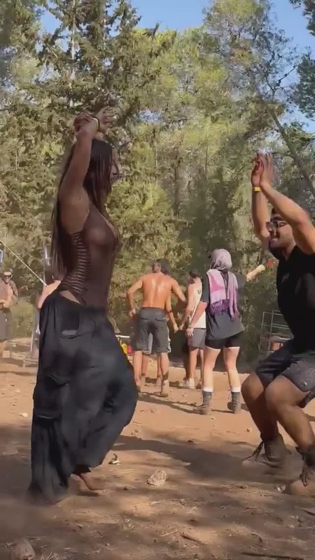 She likes to dance #rave #party #festival смотреть онлайн